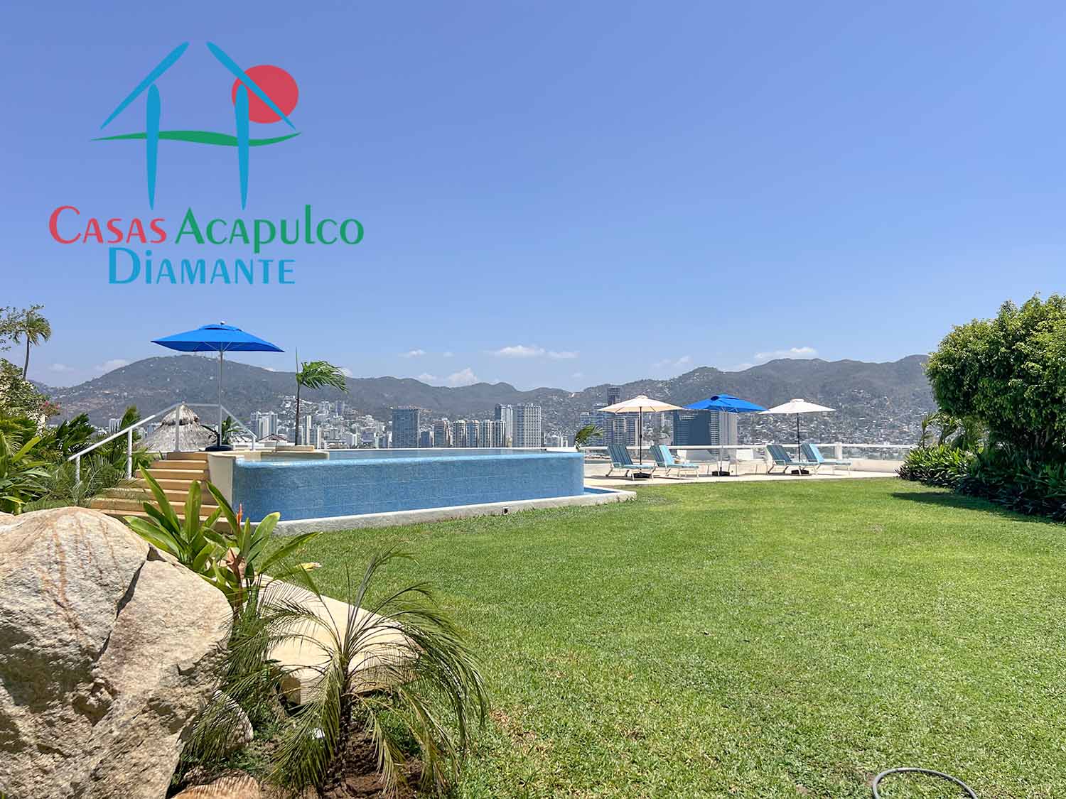 Villa Sahasrara - Alberca y jardín 11